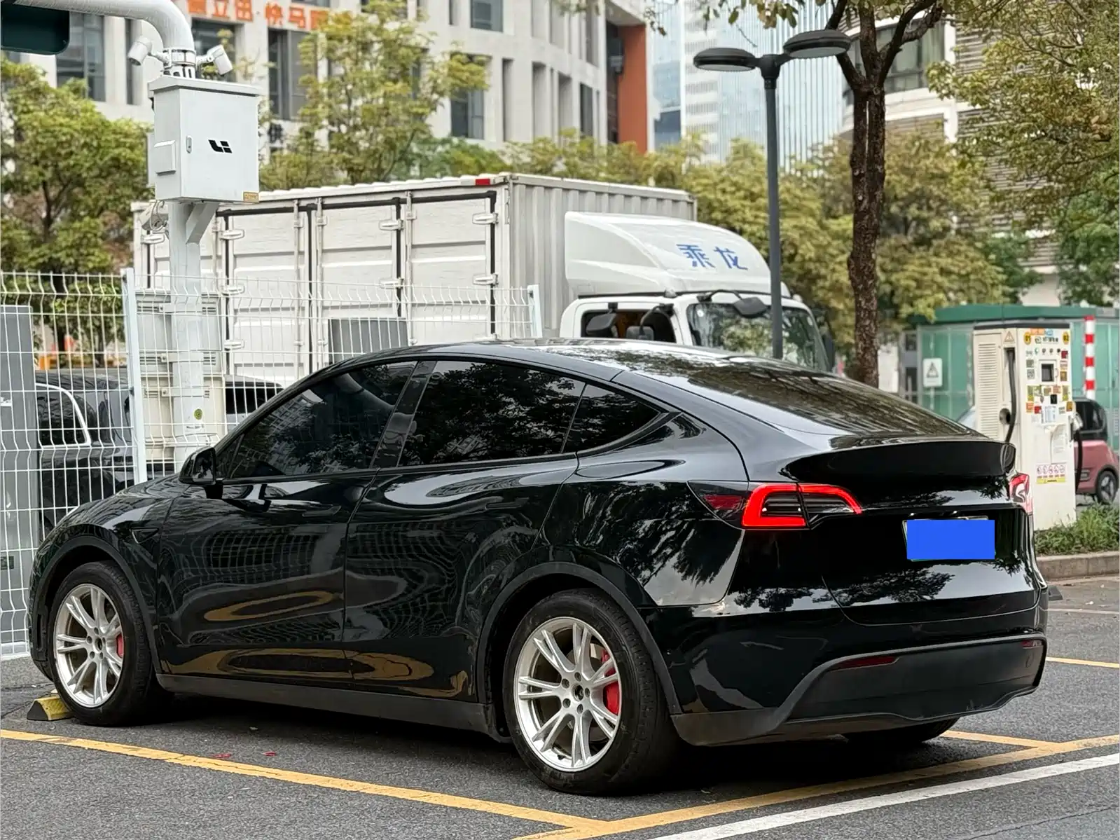 Фото 6 - Tesla Model Y