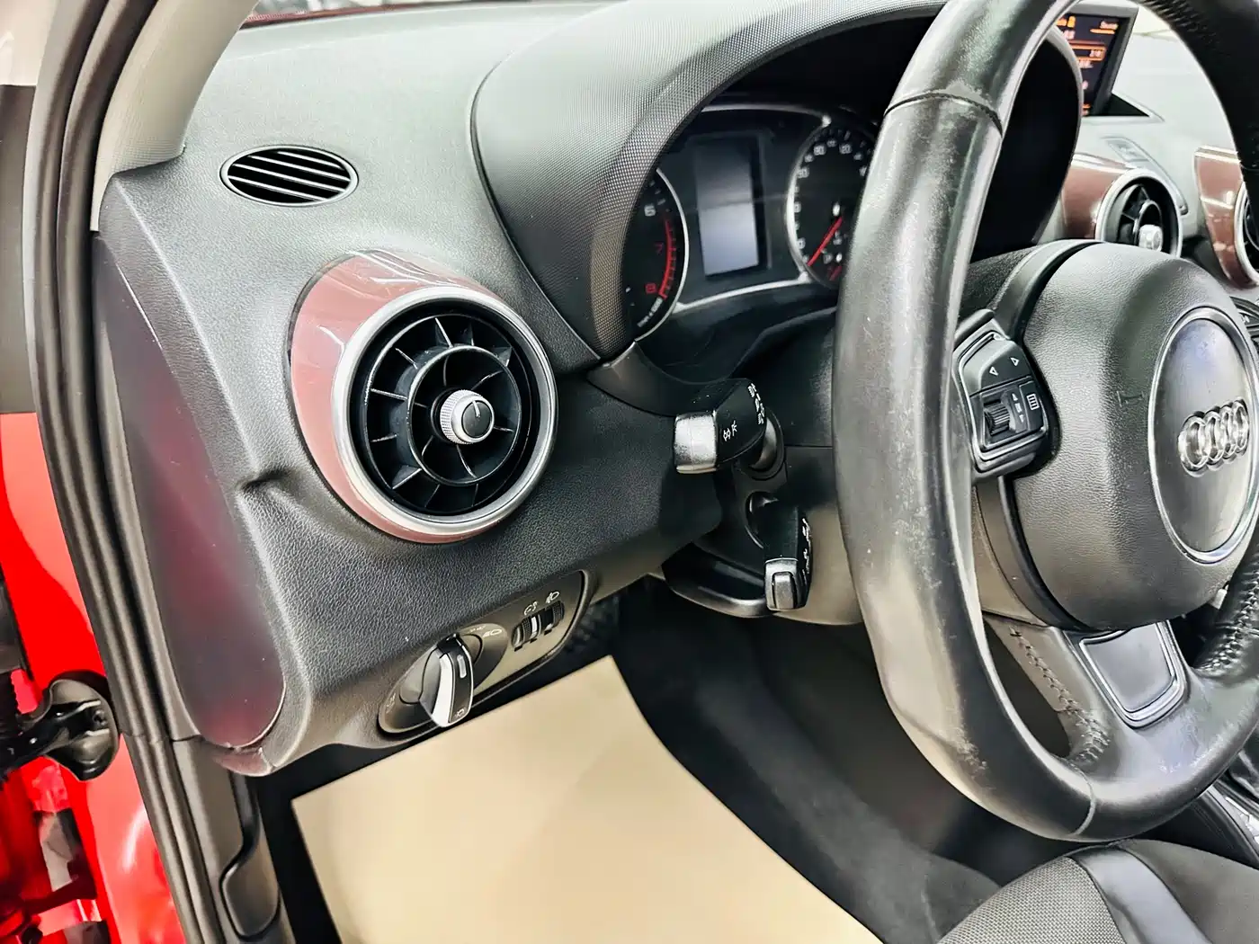 Audi A1 2012 1.4 TFSI Ego фото 29
