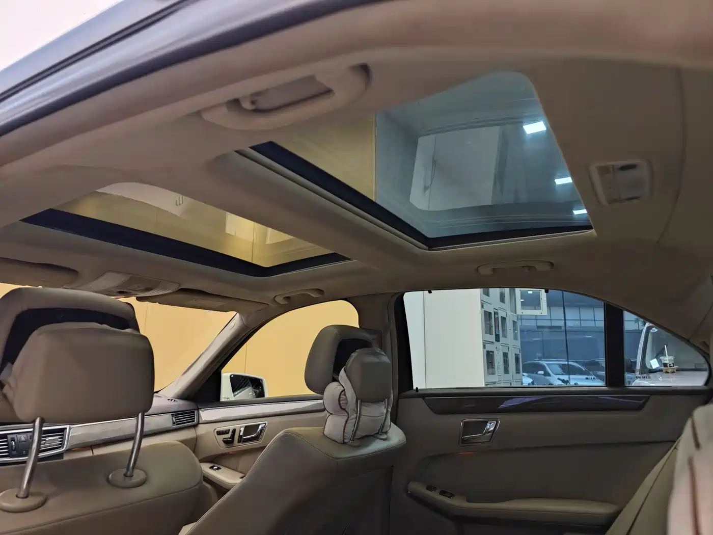 Mercedes-Benz E-Class (Import) 2009 Model E 300 Elegance Version фото 26