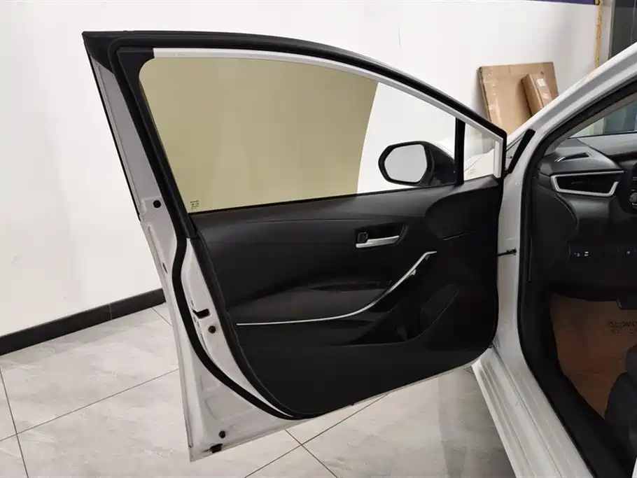 Toyota Corolla 2022 Hybrid 1.8L E-CVT Pioneer Edition фото 7