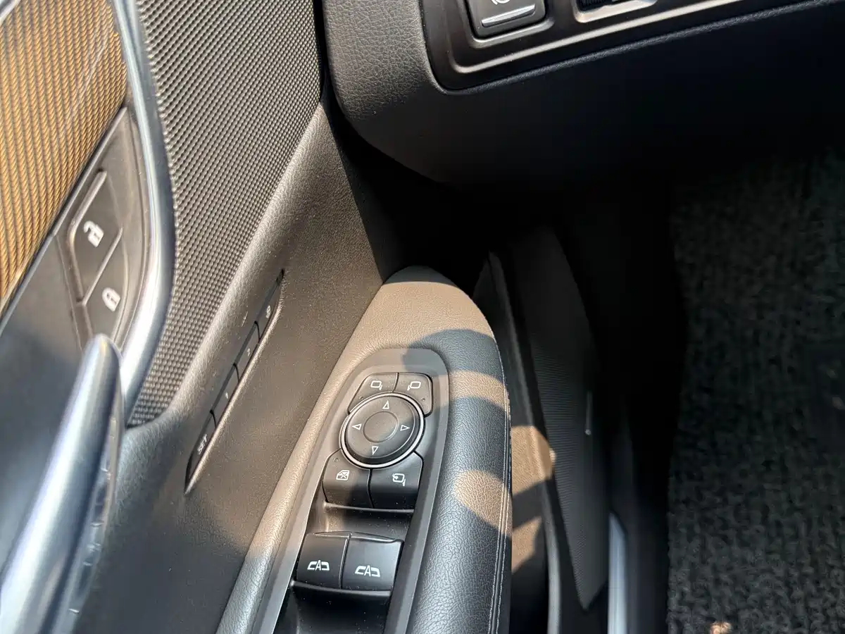 Cadillac XT5 2018 28E 4WD Leading фото 18