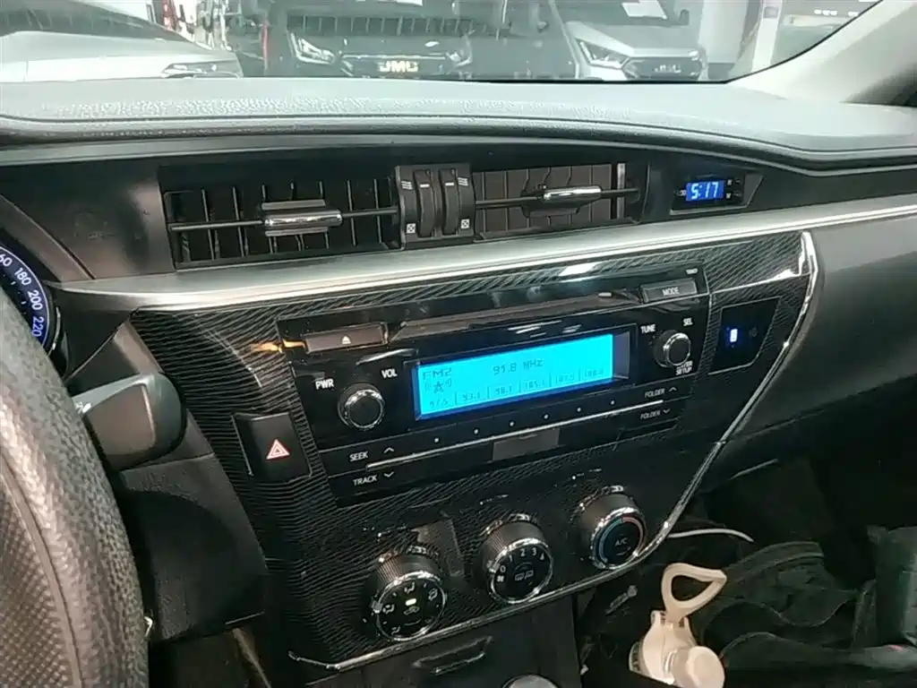 Toyota Corolla 2014 1.6L CVT GL-i фото 13