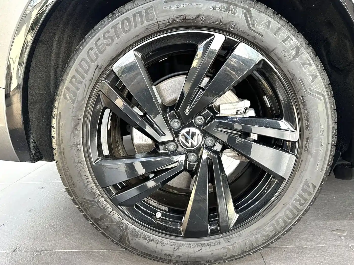 Volkswagen Touareg 2023 2023 3.0TSI R-Line Volcano Rock Paint Sport