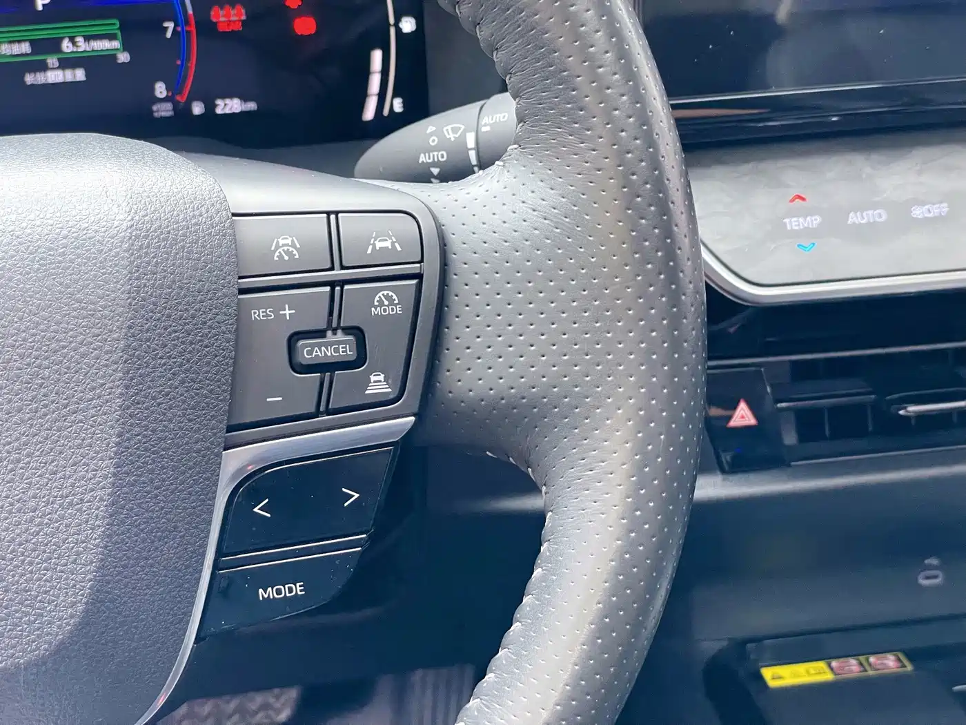 Toyota Camry 2025 2024 2.0GVP Luxury Edition
