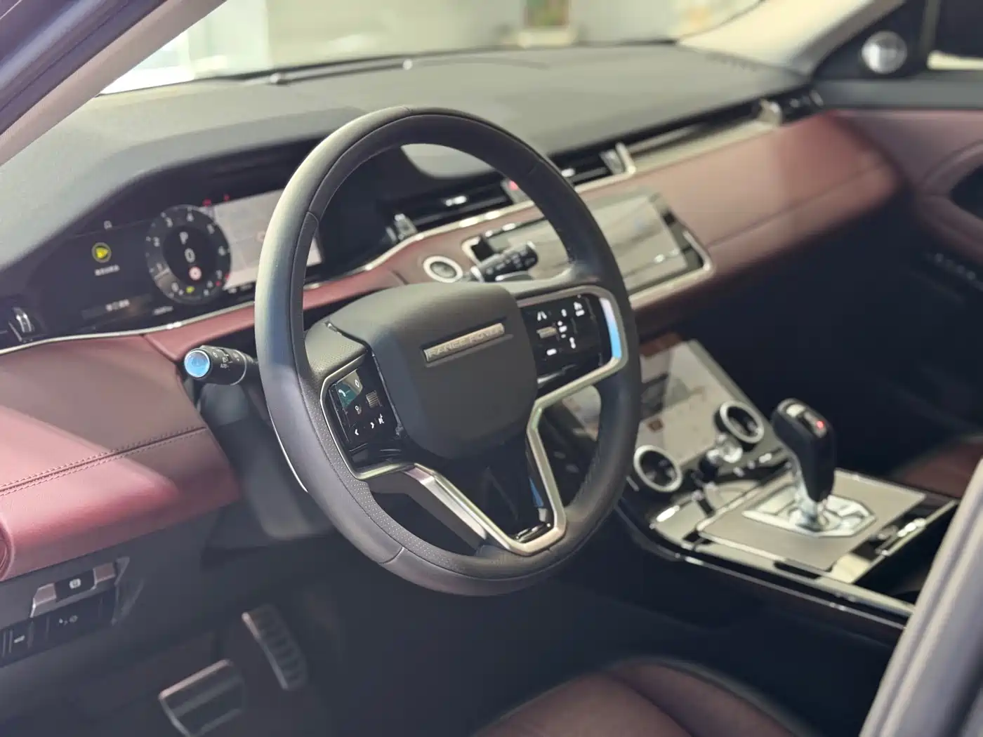 Land Rover Range Rover Evoque 2023 Range Rover Evoque L 249PS Premium Luxury Edition фото 6