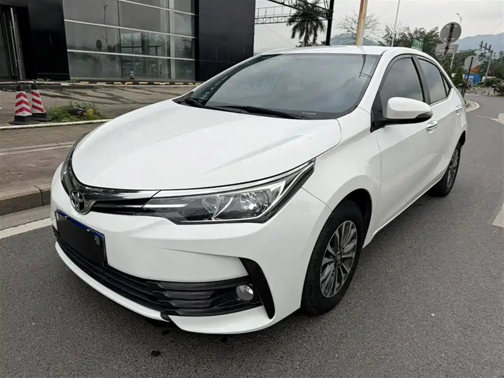 Toyota Corolla 2017 Facelift 1.2T S-CVT GL фото 2