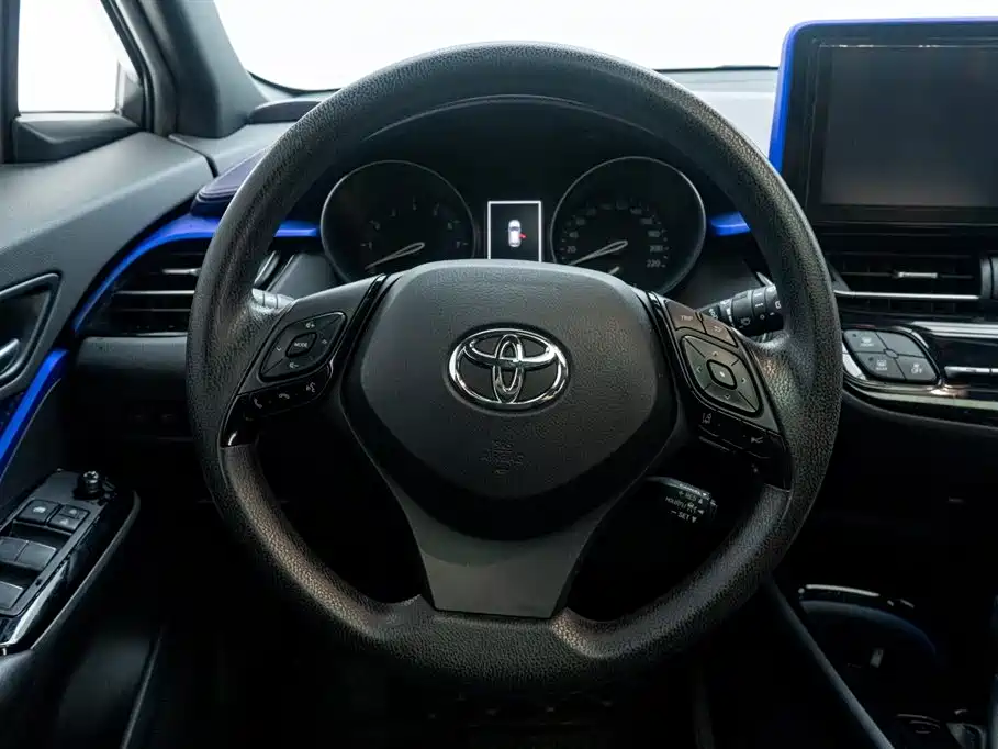 Toyota C-HR 2020 Model 2.0L Leading фото 16