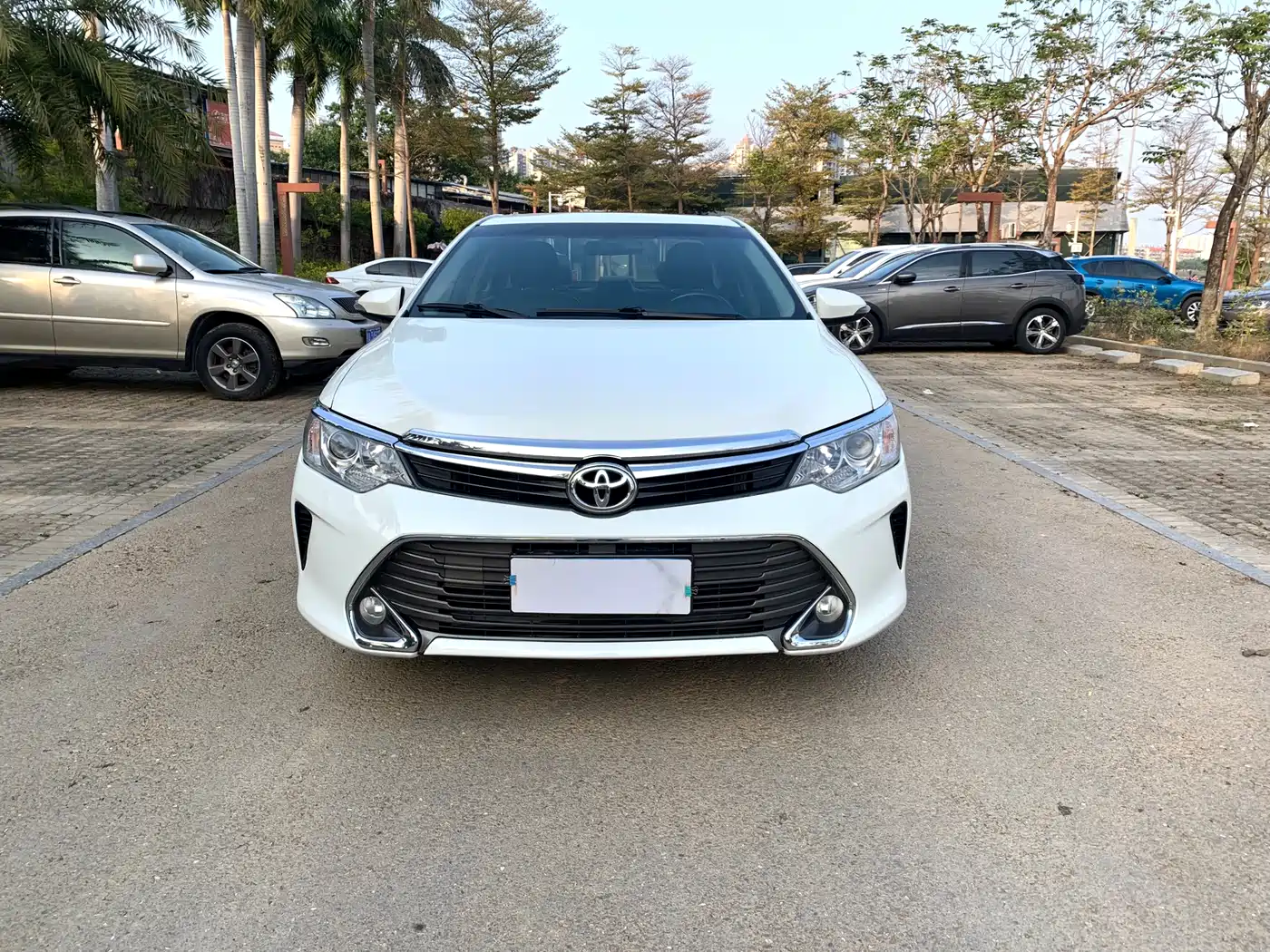 Toyota Camry 2016 2.0G 10th Anniversary Leading Edition фото 2