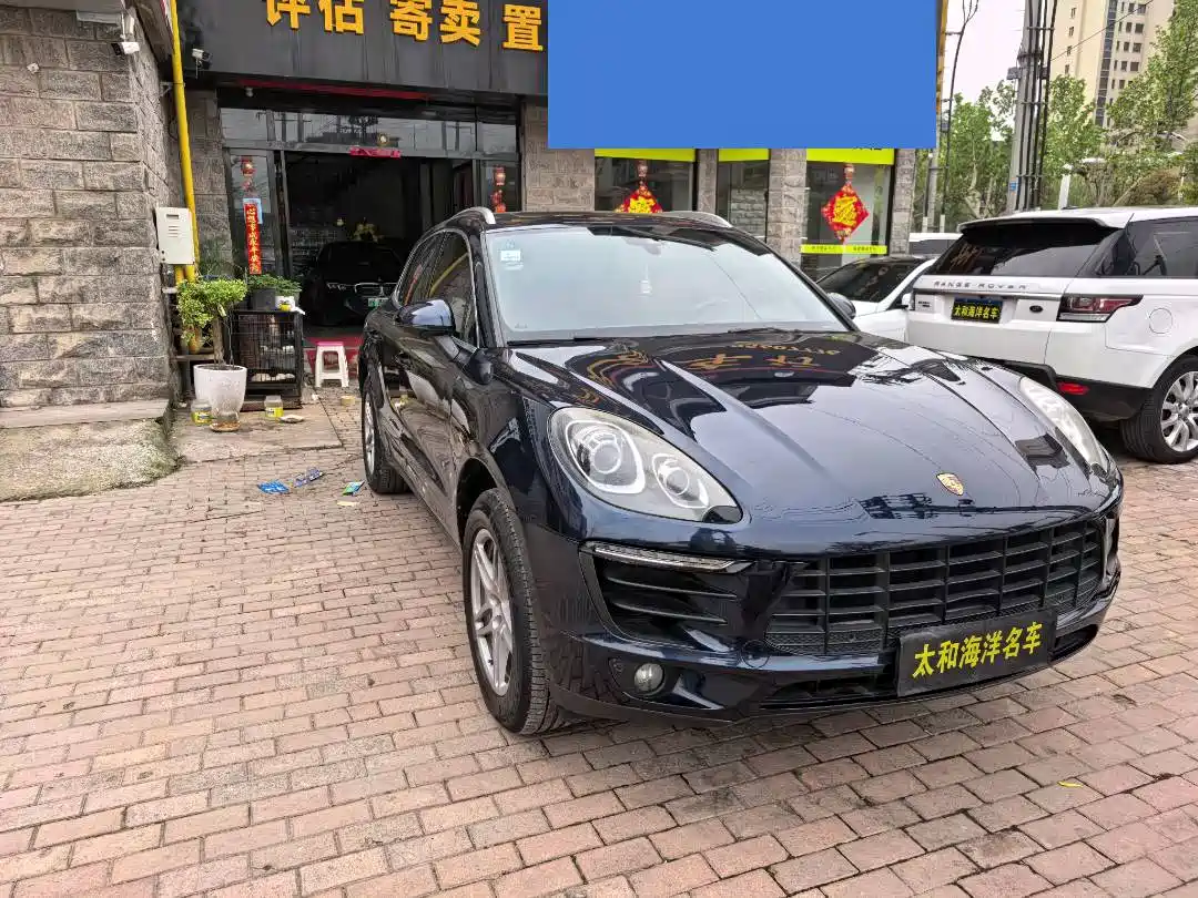 PORSCHE MACAN