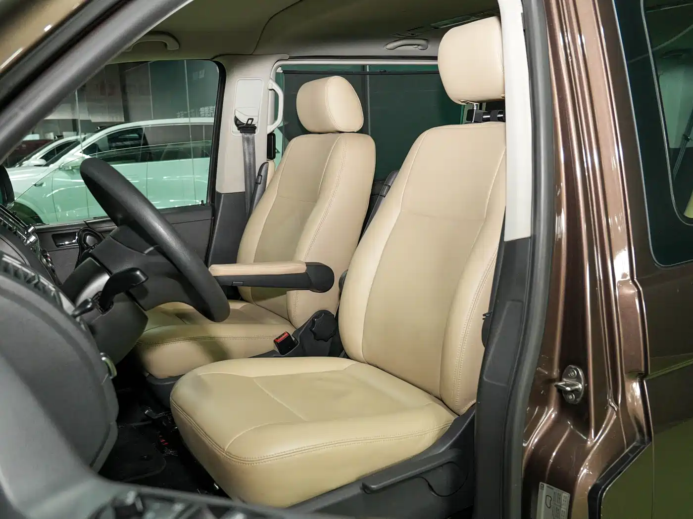 Volkswagen Caravelle 2014 2.0TSI 4WD Comfort Edition фото 17