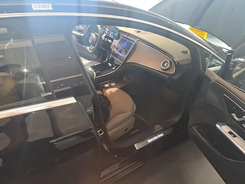 Mercedes-Benz EQE 2025 2025 Model 500 4MATIC Luxury Edition
