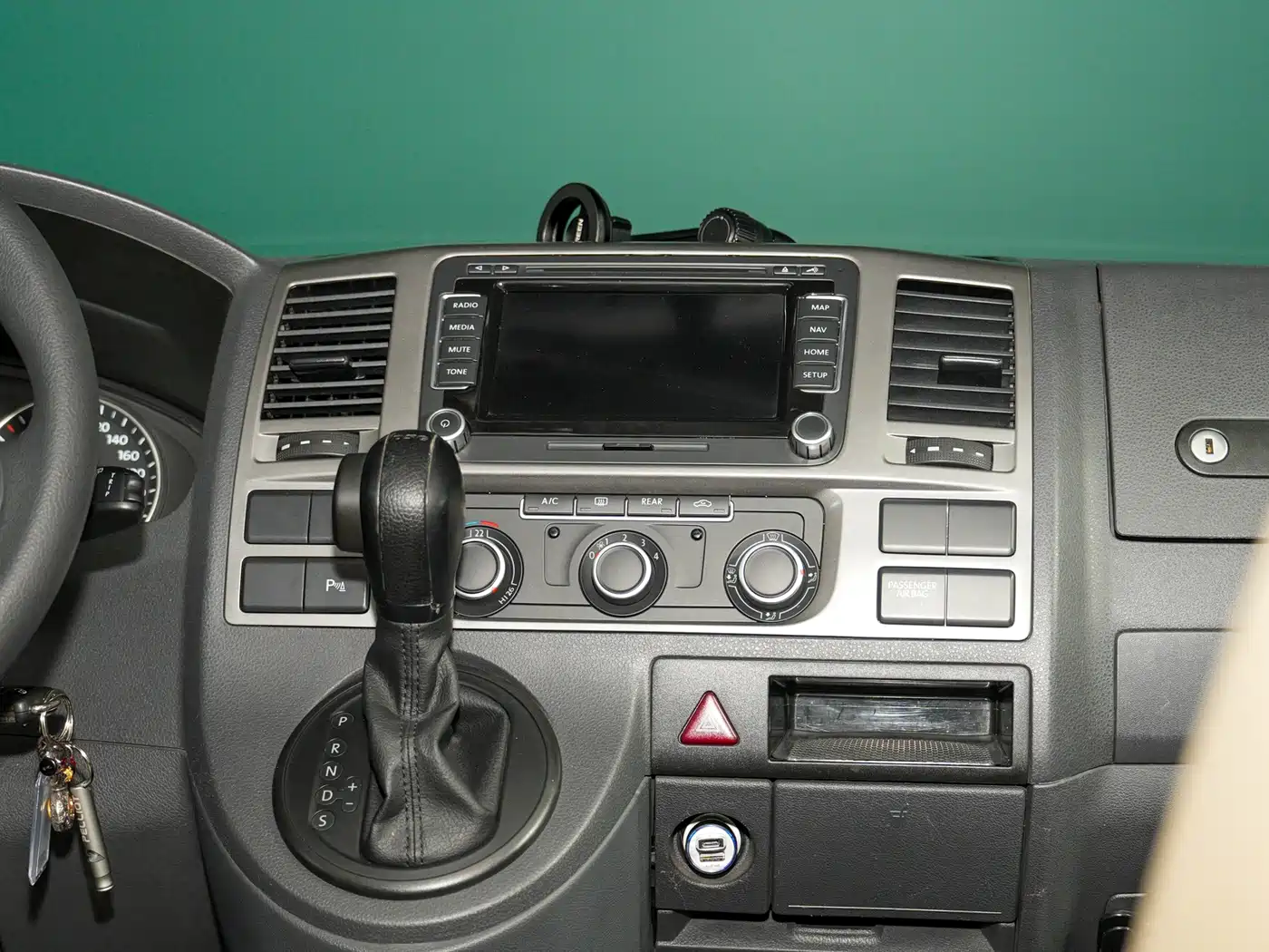 Volkswagen Caravelle 2014 2.0TSI 4WD Comfort Edition фото 27