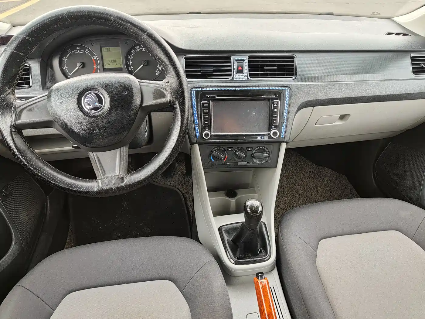 Škoda Rapid 2015 1.4L Manual Joy Selection фото 5