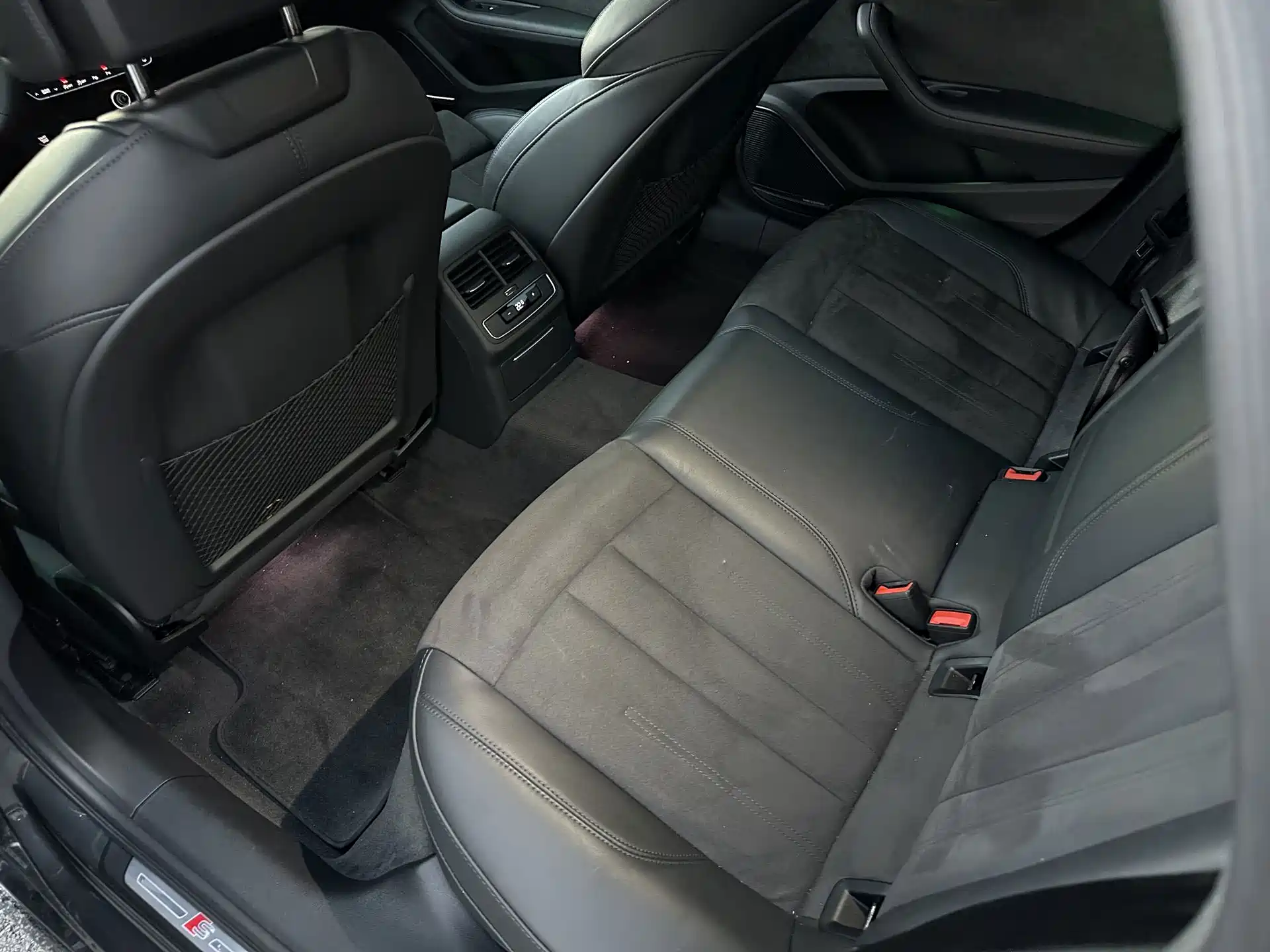Фото 12 - Audi A4L