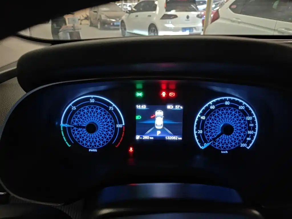 Hongqi E-QM5 2021 Ride-hailing Charging Basic Edition 5-seater фото 12
