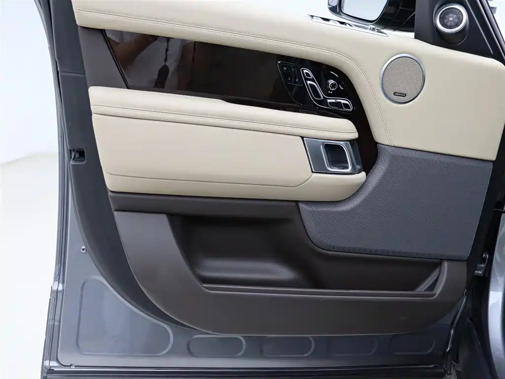 Land Rover Range Rover 2022 3.0 L6 400PS Heritage Extended Classic Edition фото 5