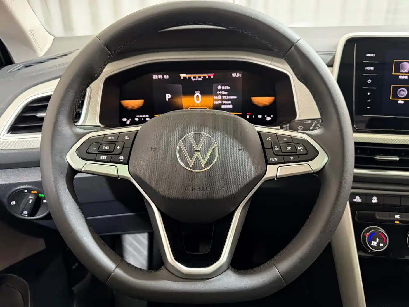 VOLKSWAGEN T ROC EXPLORING SONGS