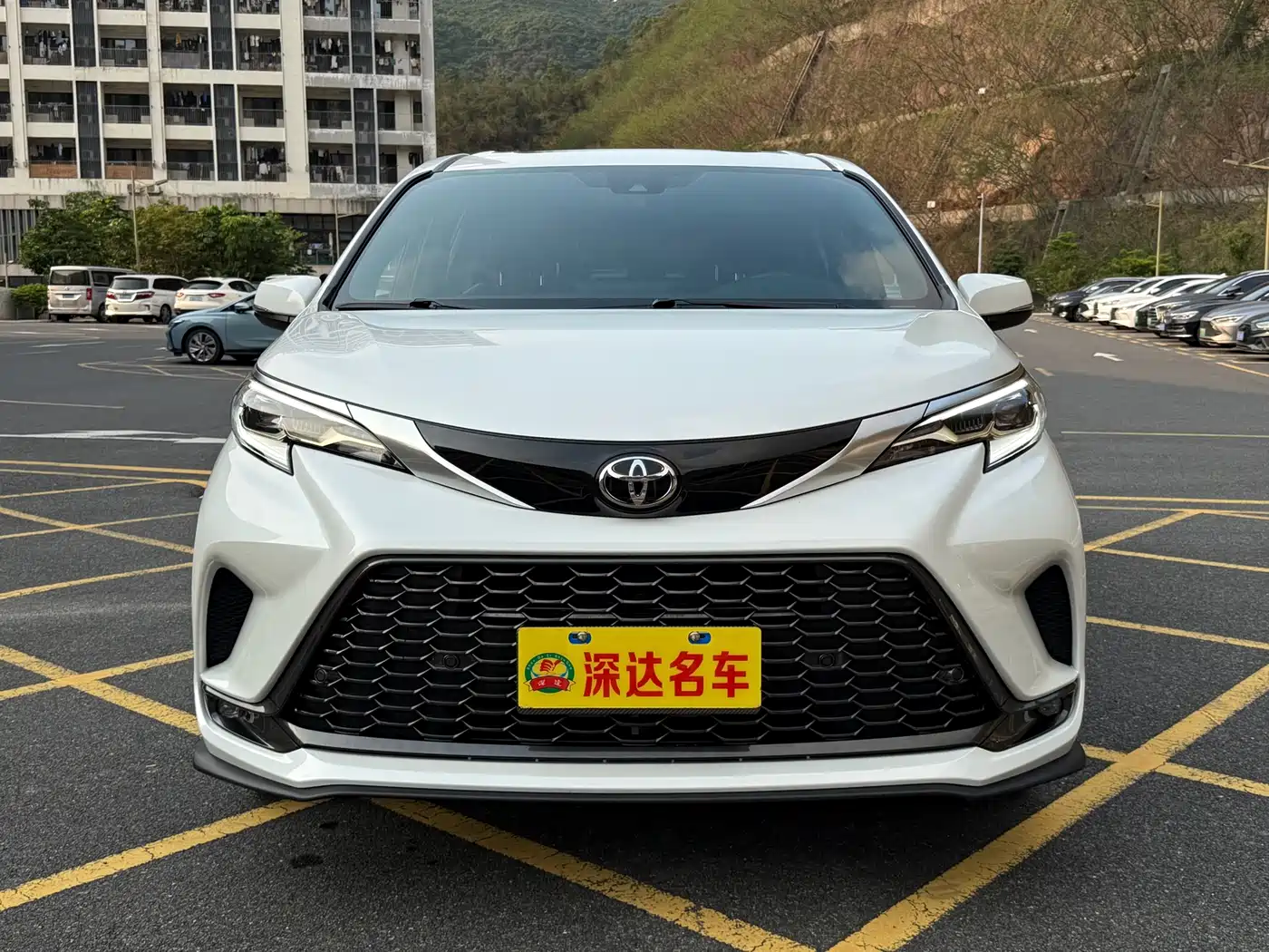 Toyota Granvia 2024 2.5L Hybrid Luxury