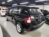 Photo 5 - Jeep Compass (Import)