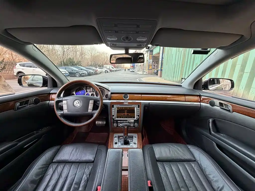 Volkswagen Phaeton 2009 Model 3.6L V6 4-seat Extended Executive фото 4