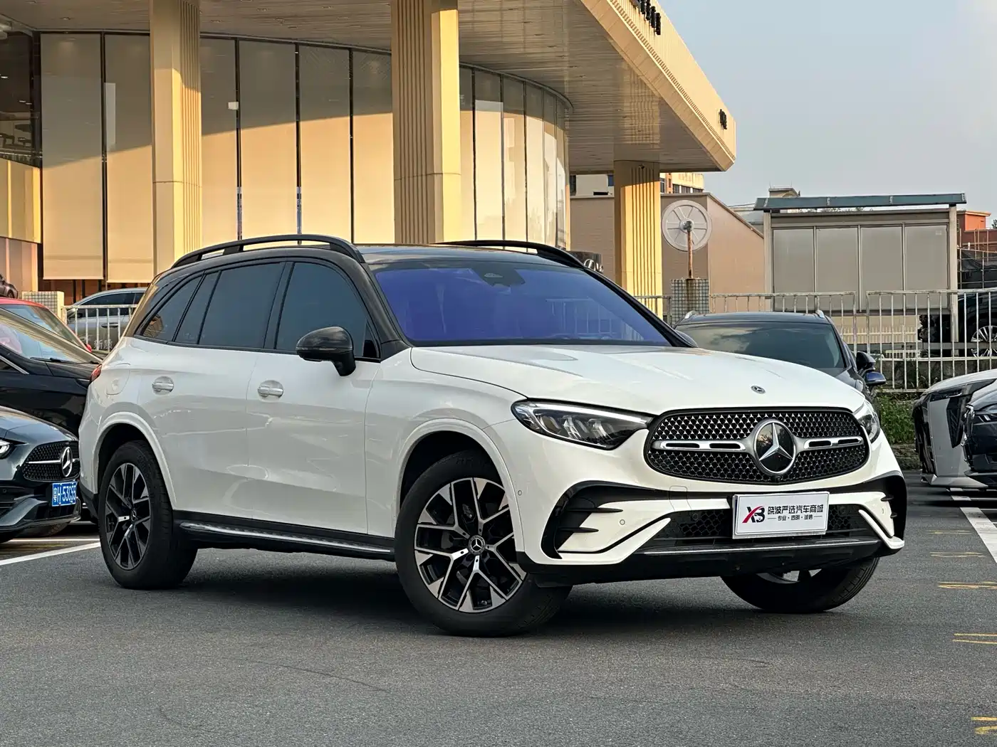 Mercedes-Benz GLC 2023 GLC 260 L 4MATIC Luxury 5-Seater фото 2