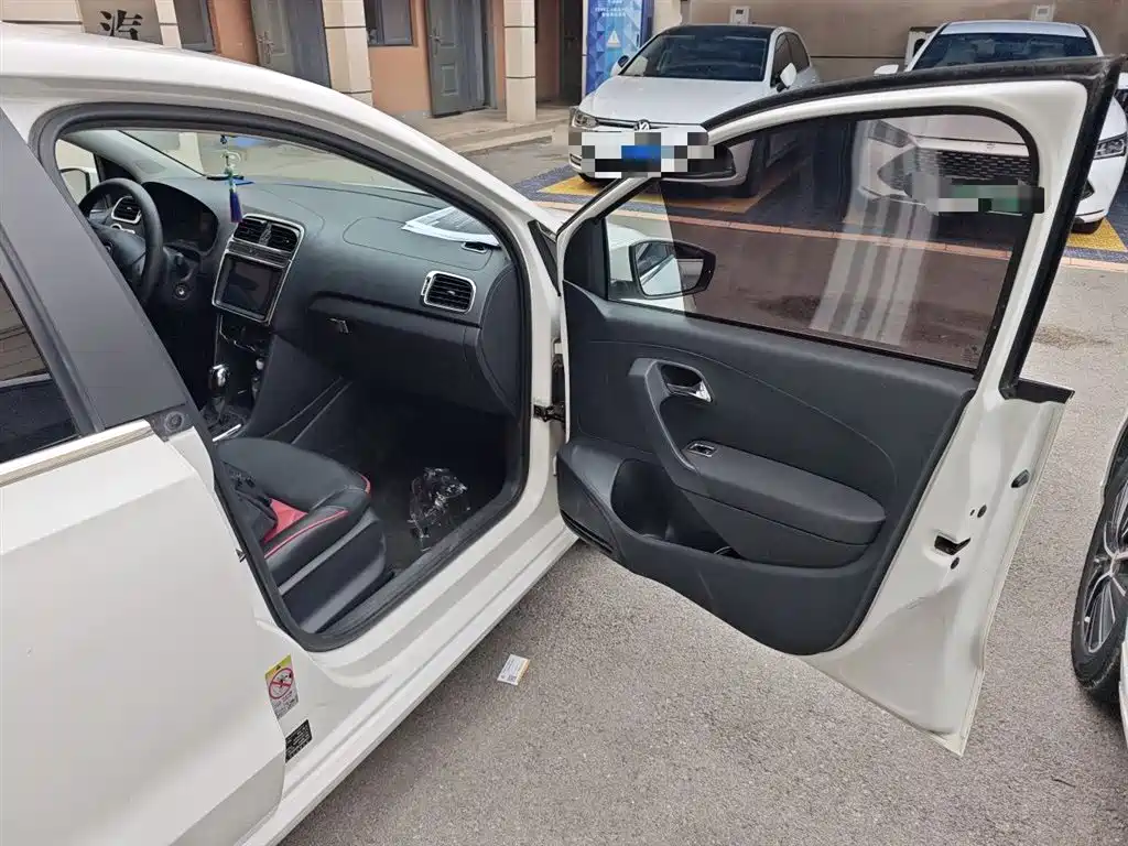 Volkswagen Polo 2016 1.4L Automatic Trend фото 20