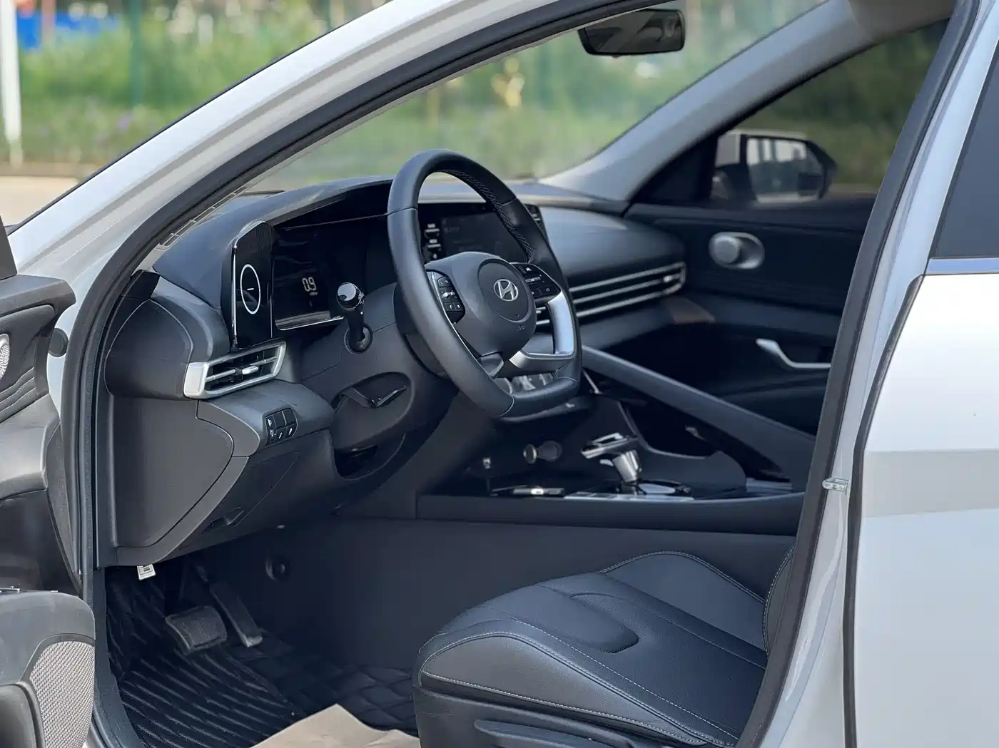 Hyundai Elantra 2023 1.5L CVT GLX Elite Edition фото 7