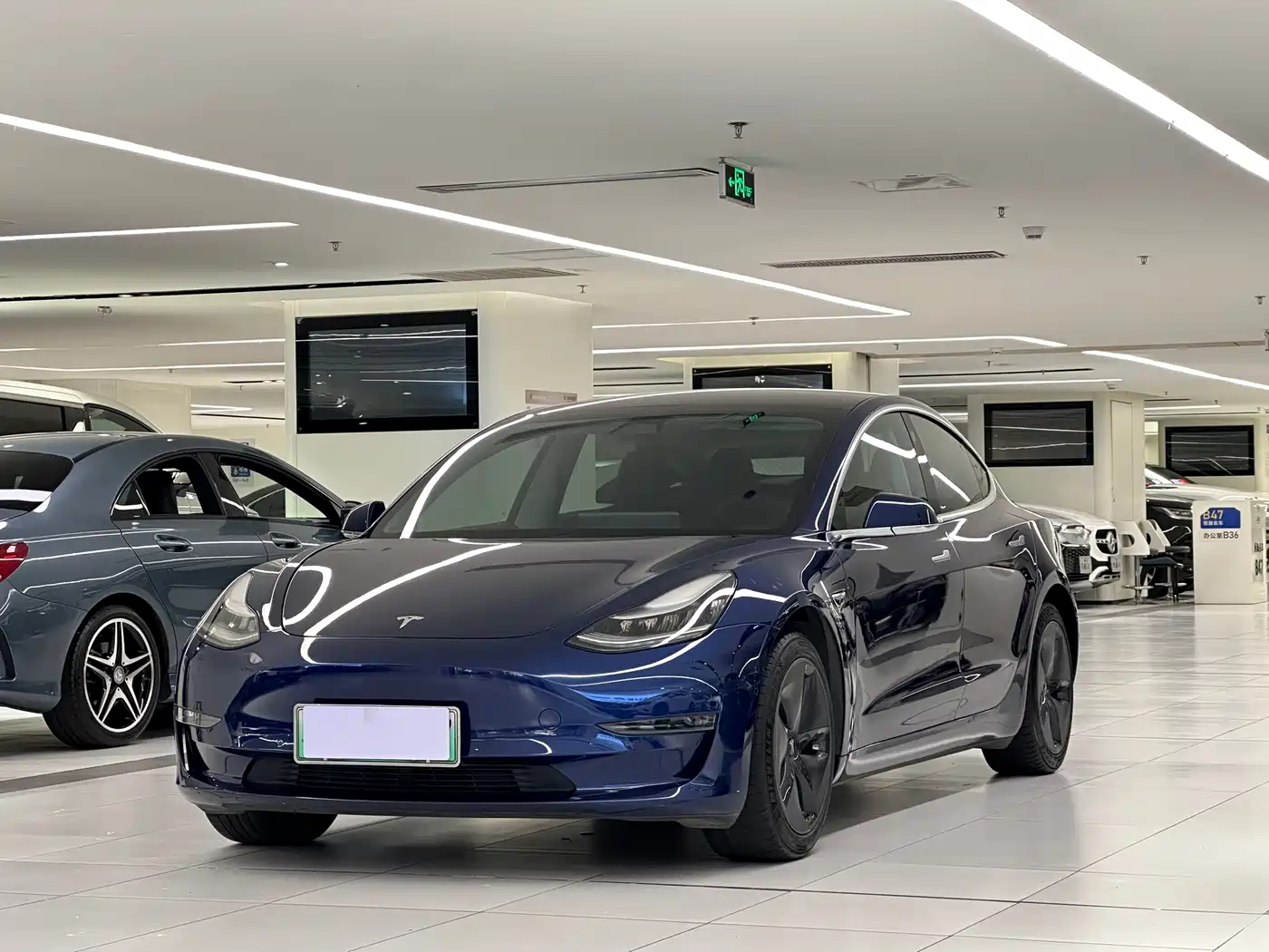 Tesla Model 3 (Import) 2019 2019 Long Range RWD Version