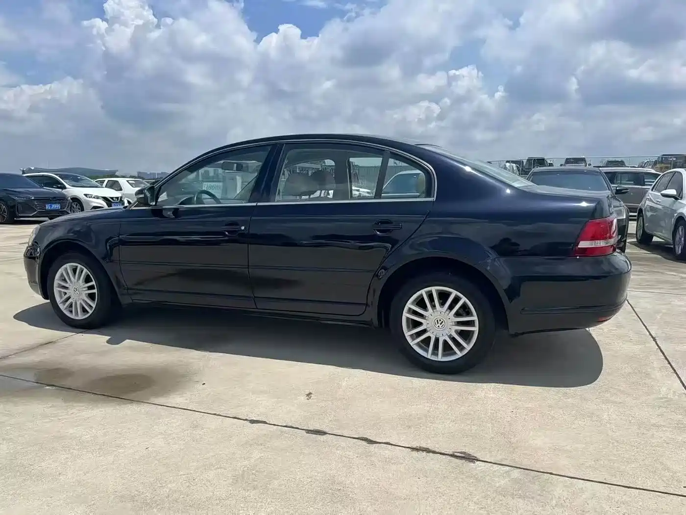 Volkswagen Passat Lingyu 2011 1.8T Automatic Premium фото 4