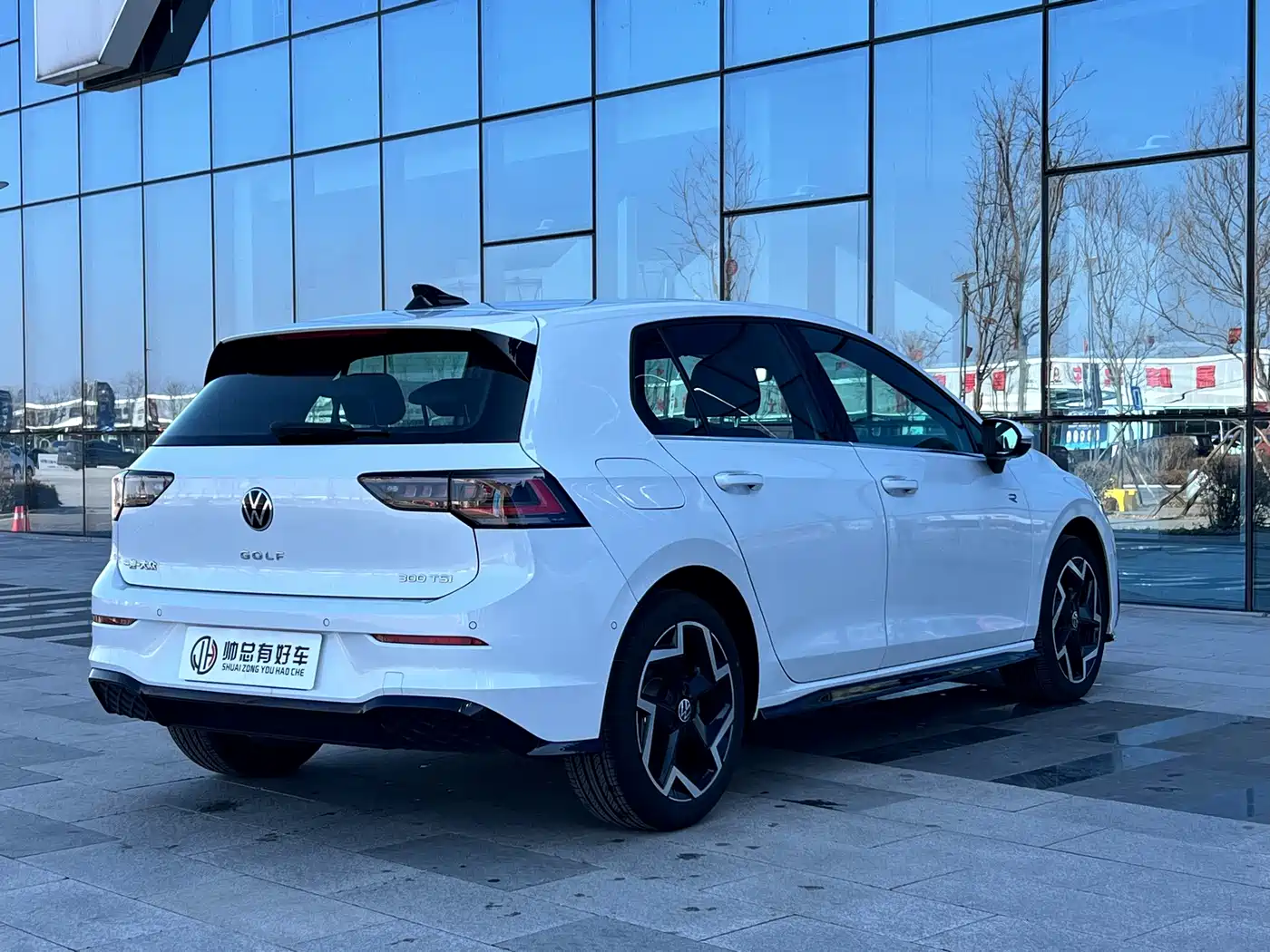Volkswagen Golf 2025 Facelift 300TSI R-Line фото 6