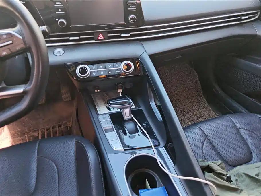 Hyundai Elantra 2022 1.5L CVT GLX Elite Edition фото 16