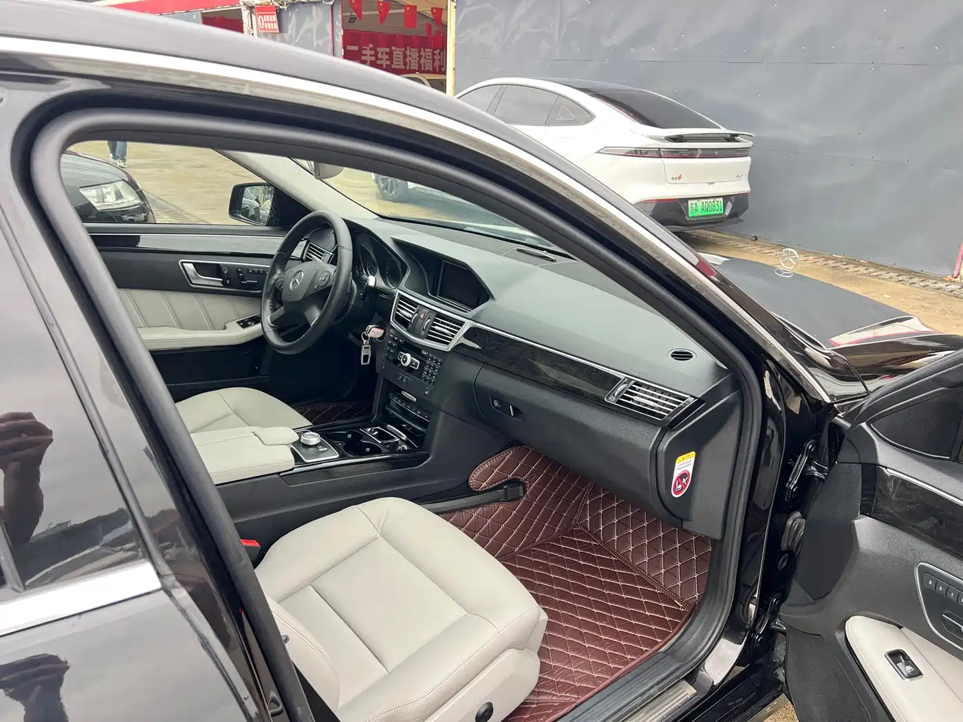 Photo 16 - Mercedes-Benz E-Class