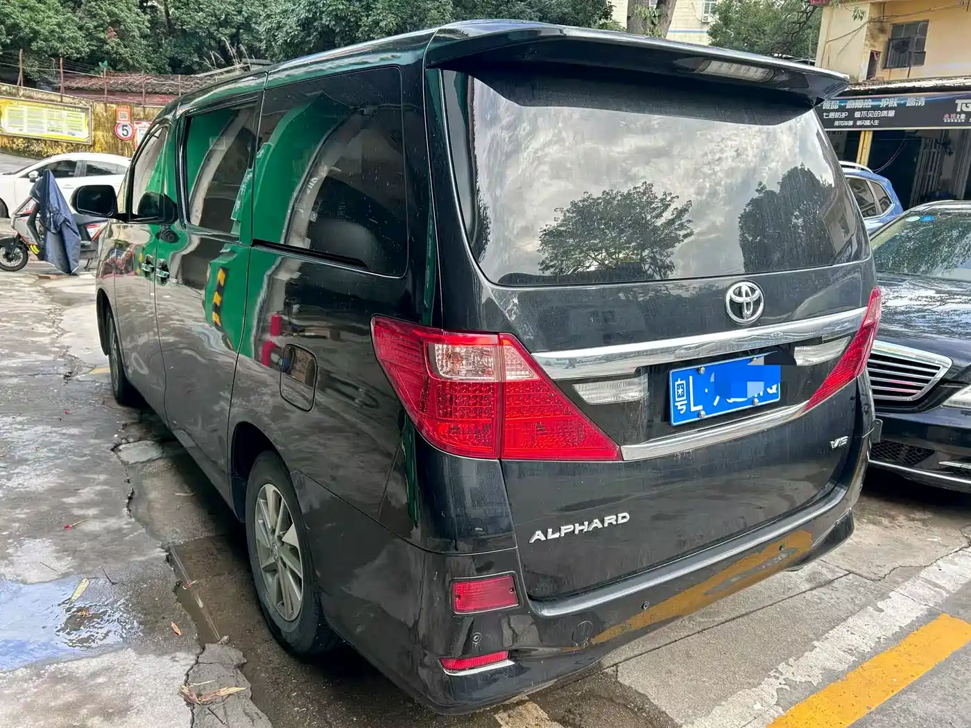 Toyota Alphard 2011 3.5L Luxury Edition фото 9