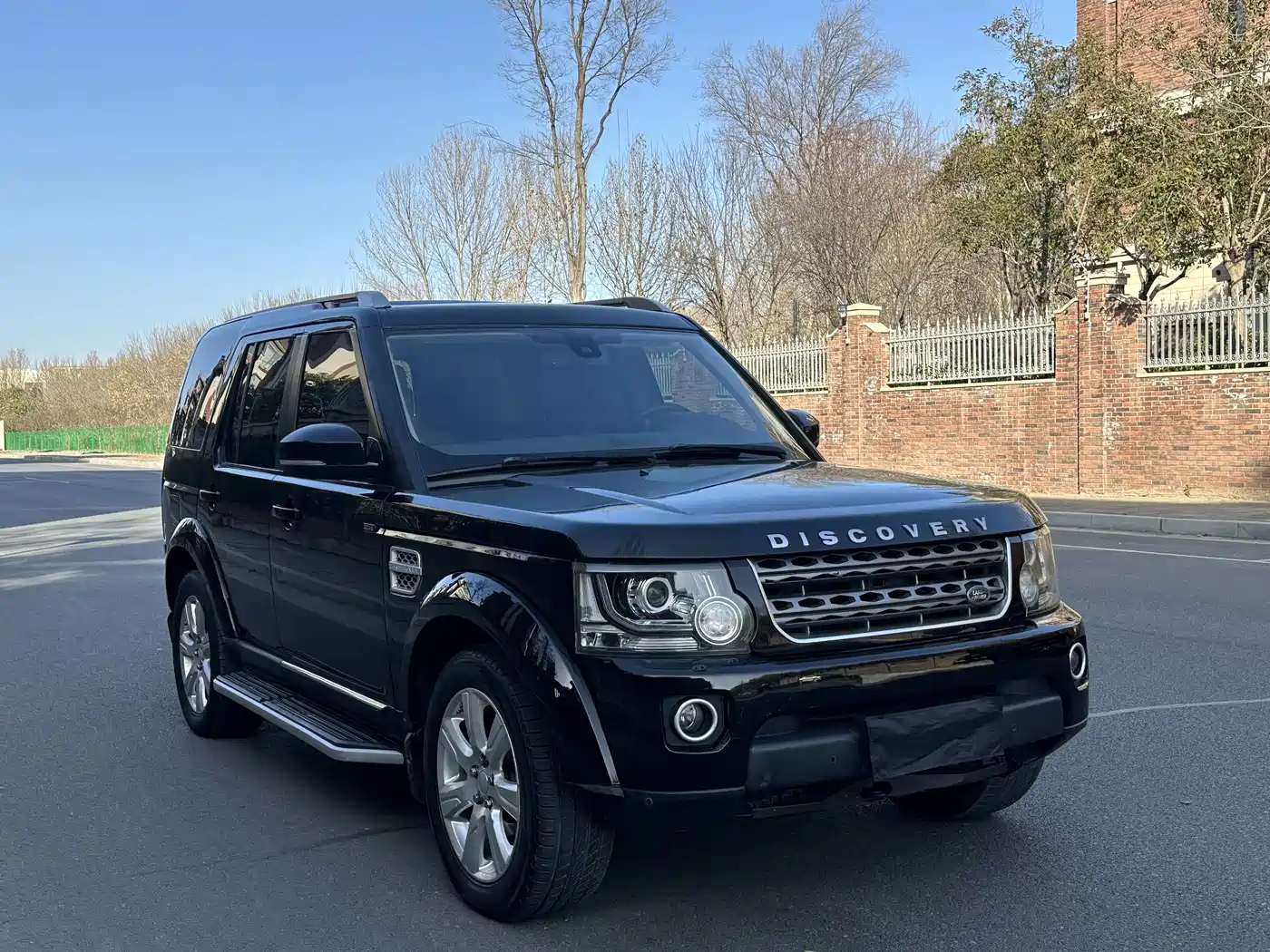 Land Rover Discovery 2015 3.0 SC V6 SE фото 2