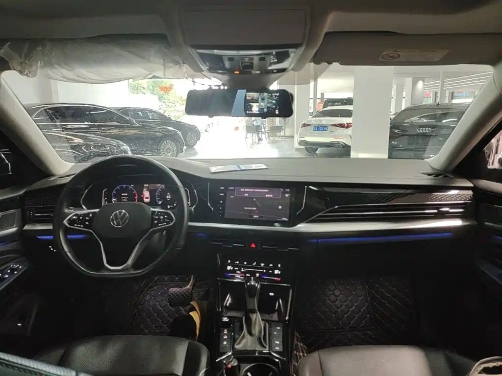 Volkswagen Passat 2022 330TSI Luxury Edition фото 10