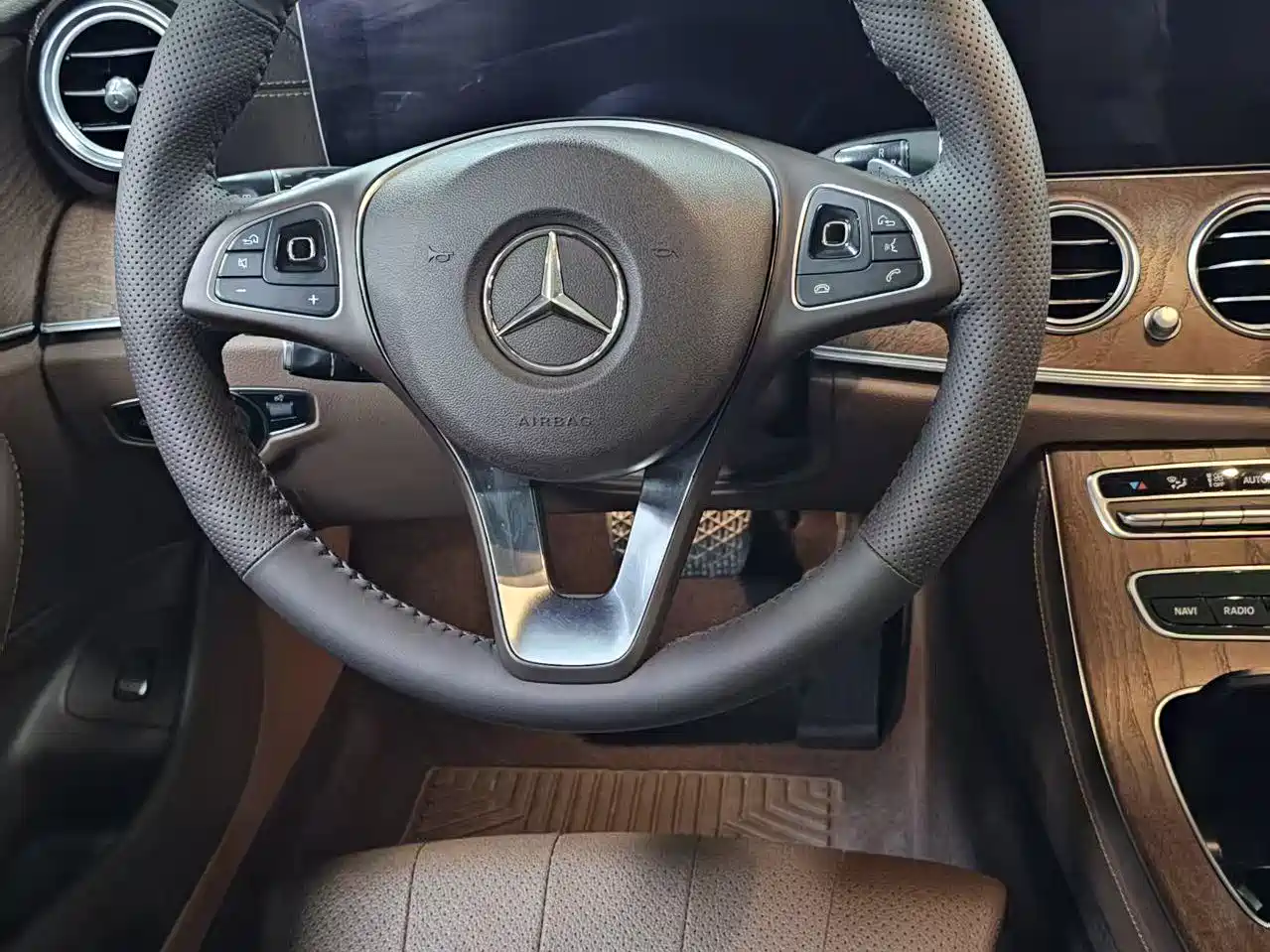 Mercedes-Benz E-Class 2018 Facelift E 200 L фото 10
