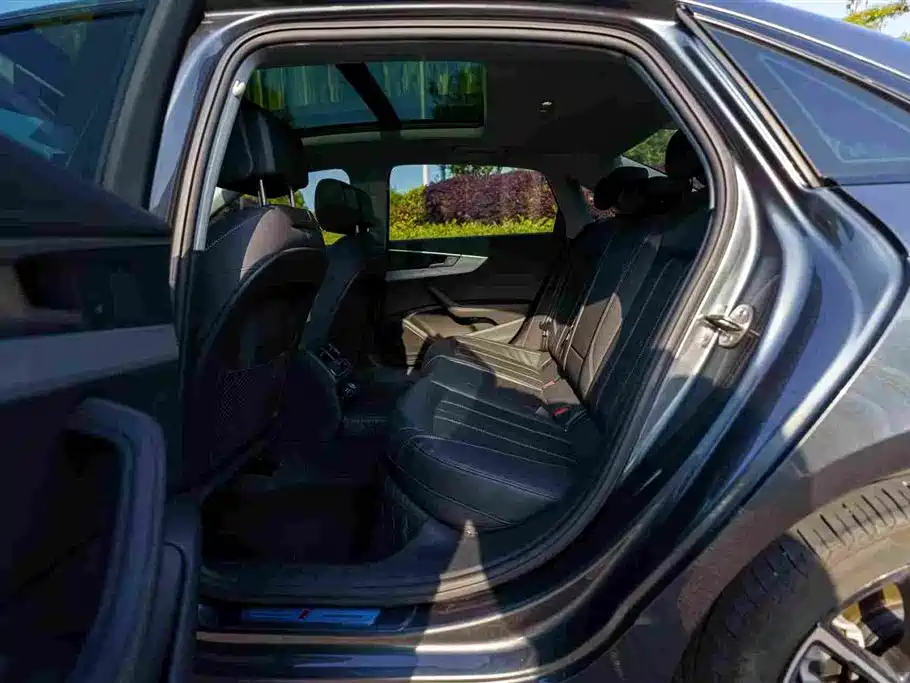 Audi A4L 2022 40 TFSI Luxury Dynamic фото 9