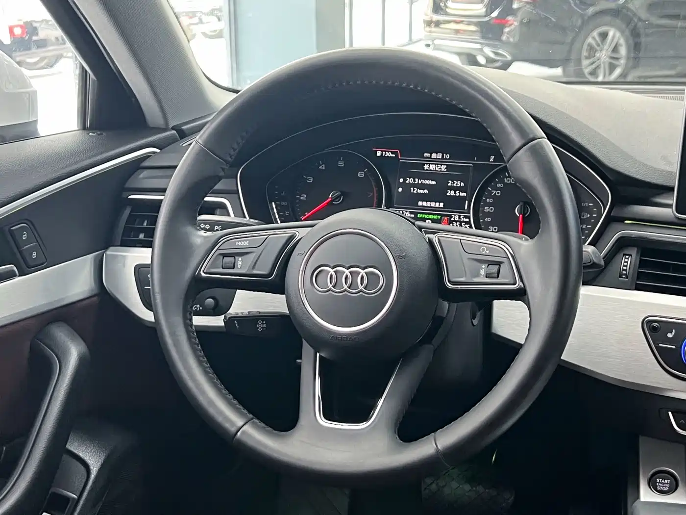 Фото 12 - Audi A4L