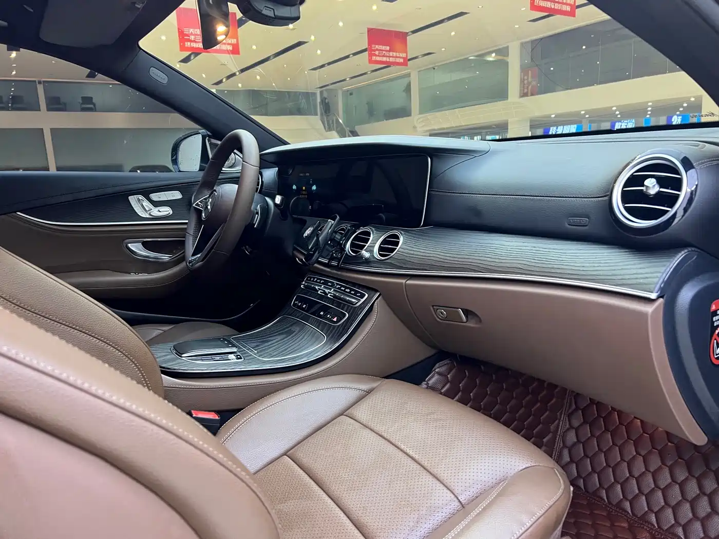Mercedes-Benz E-Class 2022 E 300 L Fashion фото 19