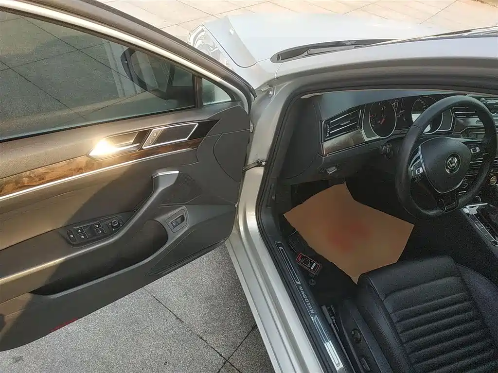 Volkswagen Magotan 2018 Facelift 330TSI DSG Luxury фото 13