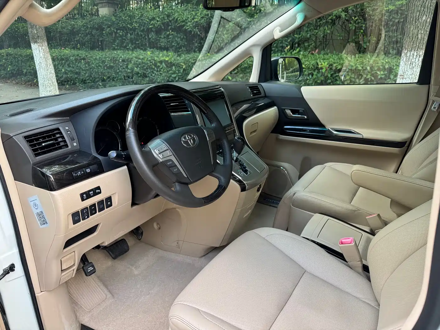 Toyota Alphard фото 6