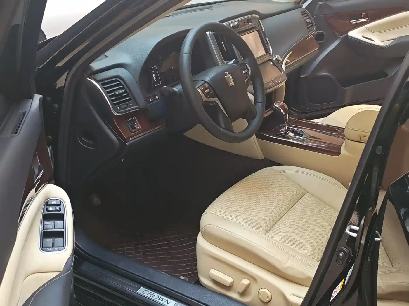 Toyota Crown 2015 2.0T Fashion фото 9