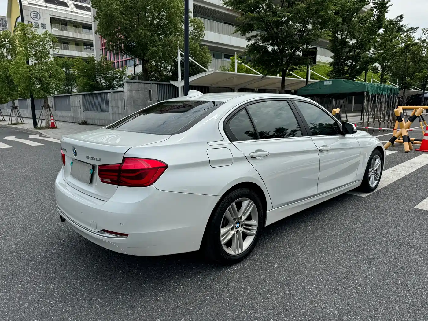 BMW 3 Series 2017 320Li Fashion фото 3