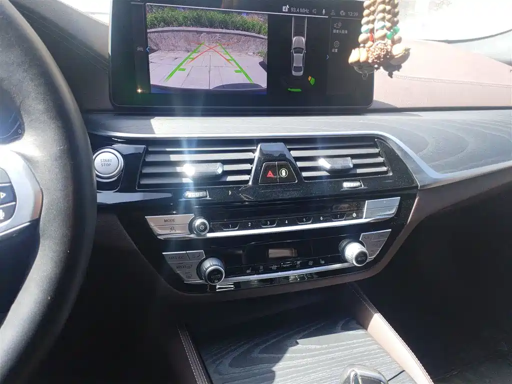 BMW 5 Series New Energy 2021 535Le M Sport Package фото 9