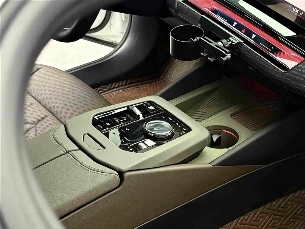 Фото 17 - BMW 5 Series