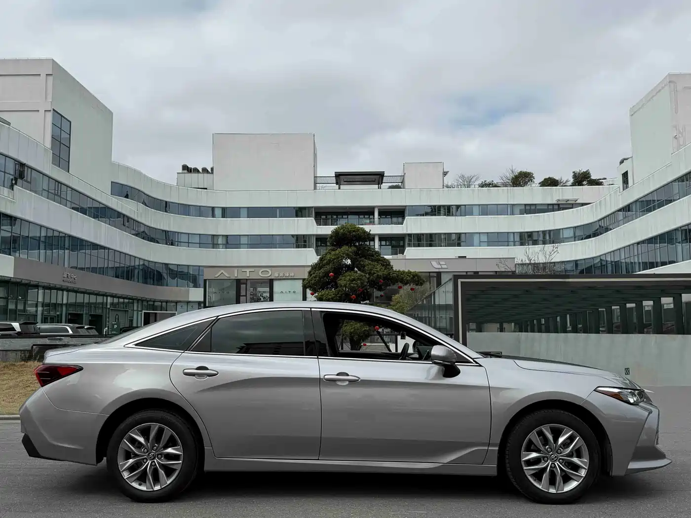 Toyota Avalon 2022 2.0L Progressive Edition фото 15