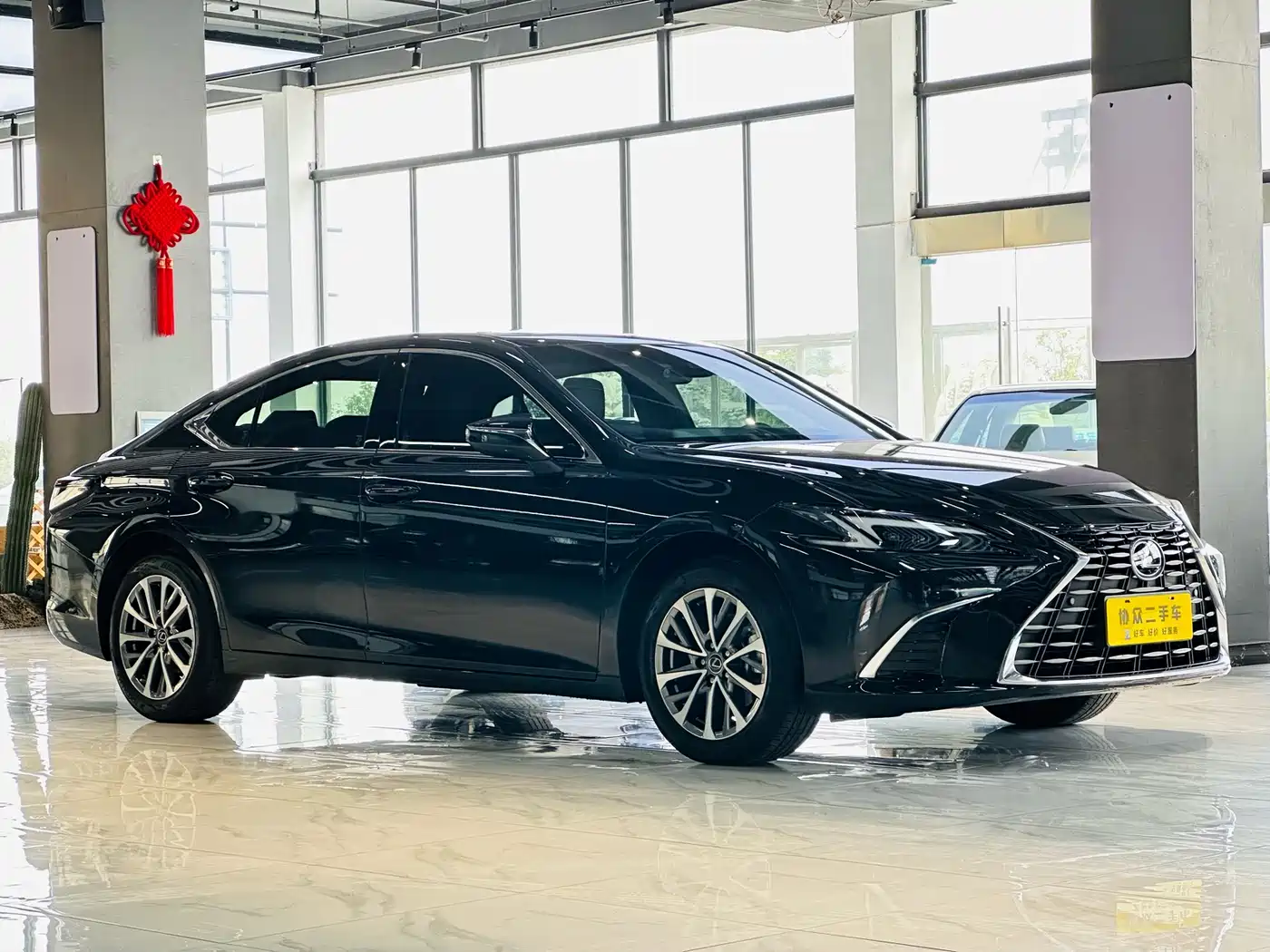 Lexus ES 2025 200 Ultimate Edition фото 3
