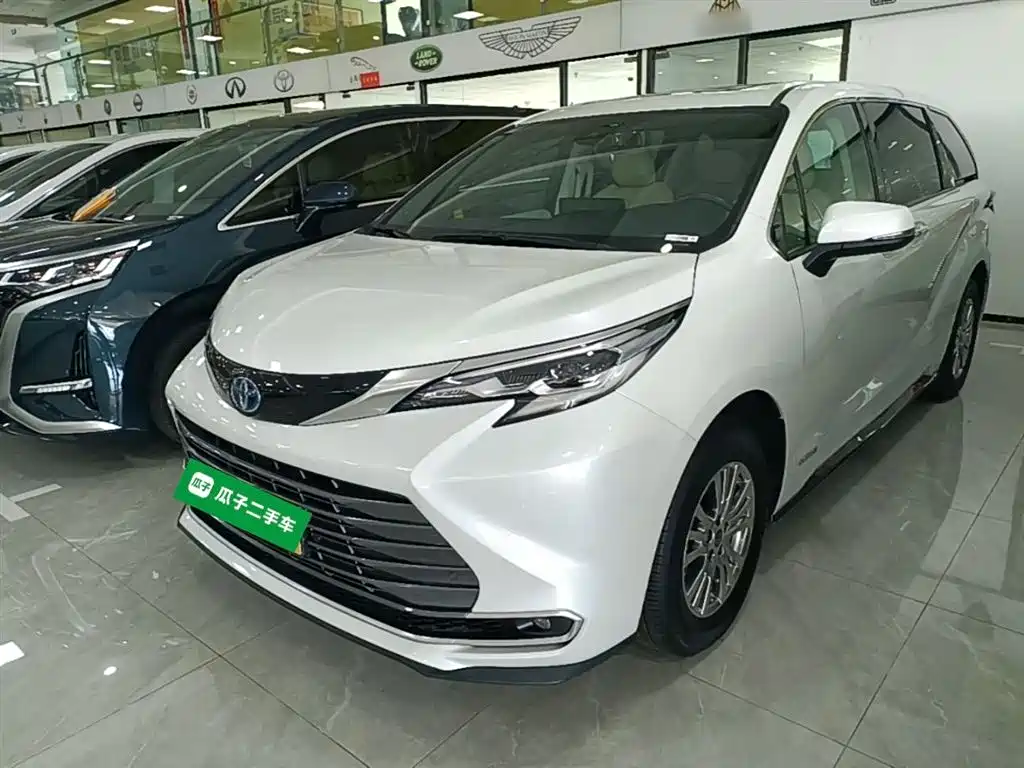 Toyota Sienna 2021 2.5L Hybrid Premium Edition фото 2