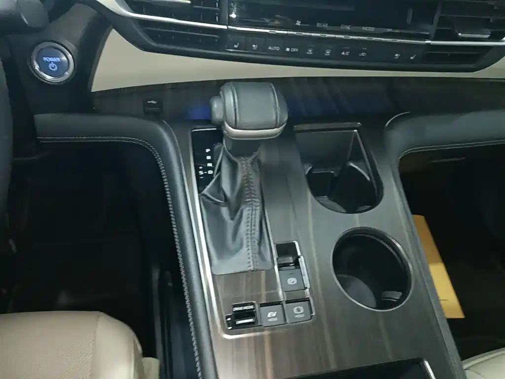 Toyota Sienna 2021 2.5L Hybrid Premium Edition фото 14