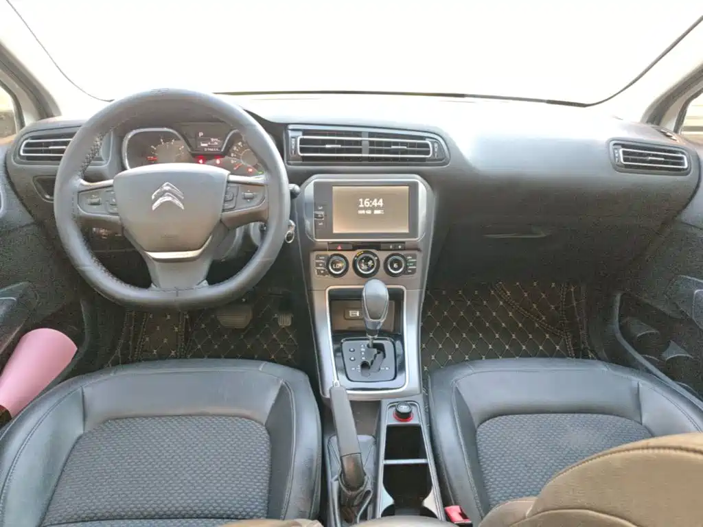 Citroën C4 C-Quatre 2017 2016 1.6L Automatic Luxury Model
